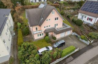 Mehrfamilienhaus kaufen in 77704 Oberkirch, Grundsolides Mehrfamilienhaus in Oberkirch: 4 Wohneinheiten, großer Garten, 3 Balkone, 2 Garagen