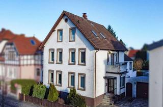 Haus kaufen in 33813 Oerlinghausen, Im Ortskern - viel Platz für Ideen: Zweifamilienhaus mit Fernwärme & historischen Flair