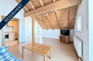 Wohnung kaufen in 84494 Neumarkt-Sankt Veit, Über den Dächern der Stadt – Stilvolle 2-Zimmer-Dachgeschosswohnung mit Weitblick und zwei Balkonen