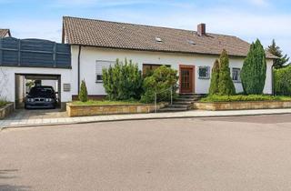 Mehrfamilienhaus kaufen in 76756 Bellheim, Attraktives Mehrfamilienhaus mit Garage, großem Südgarten und Vermietungspotenzial