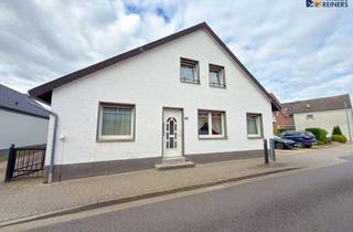 Haus kaufen in Schleidstraße 45, 41849 Wassenberg, Rohdiamant in Wassenberg: Sanieren, einziehen und das Leben im Grünen genießen.