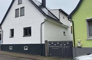 Haus mieten in Paul-Hallmann-Straße, 61206 Wöllstadt, Großzügige 5-Zimmer-Wohnung mit Dachgeschosszimmer, 2 Bäder und großem Keller in Wöllstadt