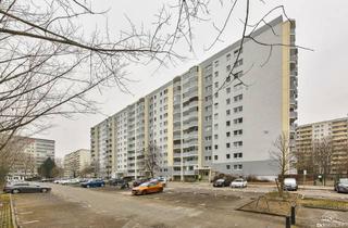 Wohnung kaufen in 13051 Berlin, 3-Raumwohnung mit großem, verglastem Balkon