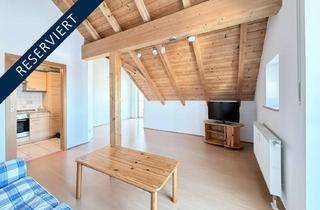 Wohnung kaufen in 84494 Neumarkt-Sankt Veit, Über den Dächern der Stadt – Stilvolle 2-Zimmer-Dachgeschosswohnung mit Weitblick und zwei Balkonen