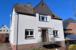 Haus kaufen in 59581 Warstein, Für die Familie in ländlicher Lage! Wohnhaus (im Sondereigentum) mit Garage in Warstein-Mülheim!