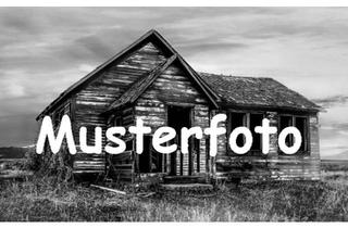 Bauernhaus kaufen in 36124 Eichenzell, Eichenzell - Ehemaliger Bauernhof in Eichenzell zu verkaufen