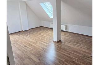 Wohnung mieten in 89522 Heidenheim, Erstbezug nach Sanierung mit Balkon: Stilvolle 2-Raum-Dachgeschosswohnung mit geh. Innenausstattung