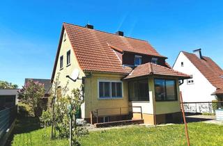 Haus kaufen in 97486 Königsberg, Charmantes Einfam.-Wohnhaus mit zwei Garagen, Pergola und Garten in beliebter Lage, Wohnfl. 135m²,
