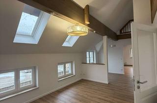 Wohnung kaufen in Mühldorfer Straße 19, 84419 Schwindegg, Lichtdurchflutete Dachgeschosswohnung in Schwindegg