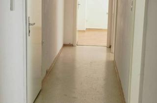 Wohnung mieten in 86161 Hochfeld, Gepflegte 3-Zimmer-Wohnung mit Balkon und EBK (ablösbar) in Augsburg / WG geeignet