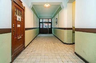 Wohnung kaufen in 13595 Berlin, Berlin - Klassischer Altbau mit klarer Investmentchance