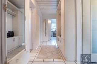 Wohnung kaufen in 93128 Regenstauf, Rückzugsort mit starker Renditechance – freie 4-Zi.-DG-Wohnung mit Garage