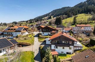 Wohnung kaufen in Auf Der Breite 10 A, 87547 Missen-Wilhams, Maisonettewohnung mit separatem Gäste-Apartment im Allgäuer Blockhaus