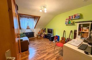 Wohnung kaufen in Flößerstr., 75323 Bad Wildbad, Ruhige 3-Zimmer-Dachgeschosswohnung mit Balkon & Carport – Kapitalanlage mit Potenzial