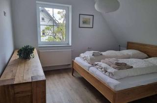 Wohnung mieten in 72149 Neustetten, Modern sanierte 90 m² Dachgeschosswohnung mit Balkon und großzügigem Wohnbereich in ruhiger Lage