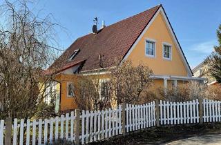 Einfamilienhaus kaufen in 82278 Althegnenberg, Wohnen wie im Urlaub: Einfamilienhaus mit Schwimmteich, Traumgarten und überdachter Terrasse