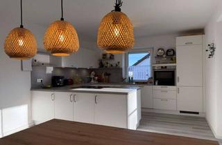 Wohnung kaufen in 86825 Bad Wörishofen, Exklusive, neuwertige 4 Zi. Wohnung mit Balkonterrasse, Doppelcarport, Keller, toller Aussicht uvm.