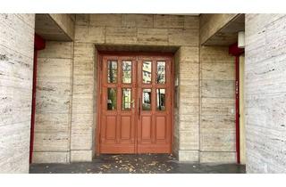 Wohnung kaufen in 10243 Friedrichshain, Seltene Chance: Stilvolle Wohnung mit ca. 70 m² Terrasse im denkmalgeschützten Architekturjuwel