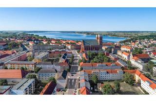 Sozialwohnungen mieten in Am Sternberg, 17291 Prenzlau, Helle Dachgeschosswohnung mit Seeblick und Balkon - nur mit WBS
