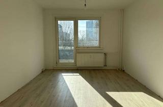 Wohnung mieten in Ahrenshooper Straße, 13051 Neu-Hohenschönhausen, Ihr neuer Lebensmittelpunkt: große, familiengerechte Wohnung mit Balkon!