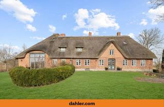 Haus kaufen in 25840 Friedrichstadt, Ruhe, Weite, Meer, Exklusives Zweifamilienhaus unter Reet in stilvoller Privatsphä