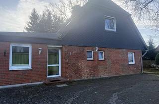 Haus kaufen in 23813 Nehms, Wohnen mit Weite: Resthof mit 4 Hektar Fläche und Nebengebäude