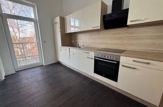 Wohnung mieten in Limbacher Straße 78, 09113 Chemnitz, Nur Wohnzi. straßenseitig / inkl. EBK / 3.OG - Balkon an der Küche !