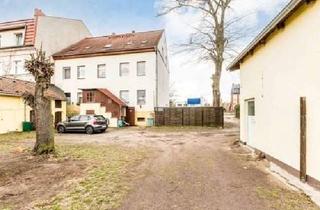 Anlageobjekt in Berliner Straße 36, 13127 Französisch Buchholz, Sanierungsbedürftiges, leer stehendes MFH zum entwickeln