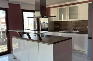 Wohnung mieten in 68519 Viernheim, Helle 4-Zimmer Erdgeschosswohnung mit Balkon, Kamin und moderner Einbauküche in Viernheim