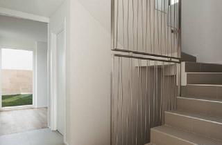 Wohnung kaufen in 90556 Cadolzburg, Hier kommt man gerne nach Hause: Maisonette-Wohnung mit Stellplatz - provisionsfrei