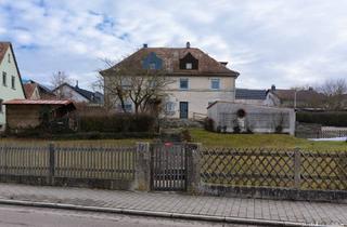 Doppelhaushälfte kaufen in 97215 Uffenheim, großzügige Doppelhaushälfte mit viel Potenzial und Grundstück zu verkaufen - renovierungsbedürfig