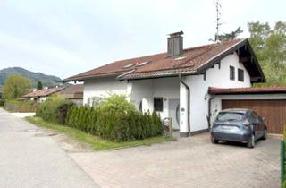 Haus kaufen in 83233 Bernau, Wohnen, wo andere Urlaub machen– Attraktives, teilvermietetes Zweifamilienhaus in Bernau am Chiemsee