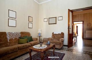 Wohnung kaufen in 46485 Wesel, Stilvolle Altbauwohnung: 3 Zimmer, Balkon, TG-Stellplatz