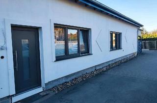 Mehrfamilienhaus kaufen in 59457 Werl, Werl - Mehrfamilienhaus mit Garagen und Halle