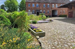 Mehrfamilienhaus kaufen in 38489 Beetzendorf, Beetzendorf - Mehrfamilienhaus mit großem Grundstück von Privat