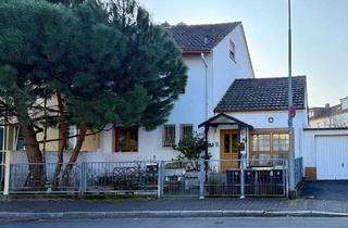 Einfamilienhaus kaufen in 65933 Frankfurt, Frankfurt am Main - Frankfurt-Griesheim: Große Doppelhaushälfte in gesuchter Lage!