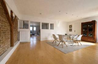 Wohnung kaufen in 12163 Steglitz, Großzügige Dachgeschosswohnung mit großer Terrasse – ruhige Idylle mitten in der Stadt