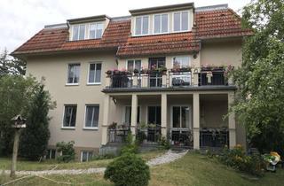 Wohnung kaufen in 12307 Lichtenrade, Dachgeschosswohnung mit herrlicher Terrasse und kleinem Balkon
