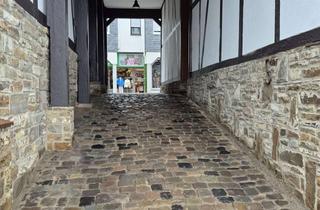 Wohnung mieten in Hauptstraße 32, 51674 Wiehl, Wohntraum in Wiehl: Modernisierte Altbauwohnung mit Parkblick