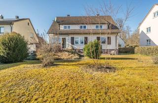 Haus kaufen in 72649 Wolfschlugen, RUHIGE, NATURNAHE LAGE! Gepflegtes Zweifamilienhaus mit großem Garten und Garage