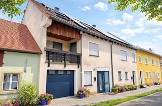 Haus kaufen in 91484 Sugenheim, Einseitig angebautes Zweifamilienhaus mit Balkon, Garage & Ausbaupotenzial