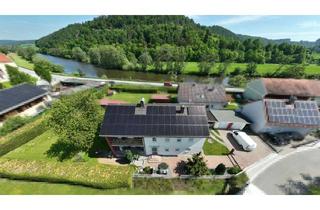 Haus kaufen in 93152 Nittendorf, Vielseitiges Zweifamilienhaus mit Ausbaupotenzial und großem Grundstück in Nittendorf