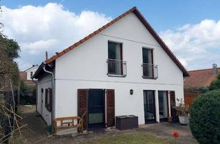 Haus kaufen in 96155 Buttenheim, Willkommen in Ihrem neuen Zuhause!Top gepflegtes Einfamilienwohnhaus mit großem Garten in Buttenhe