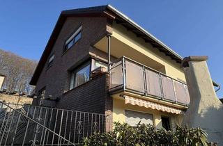 Haus kaufen in 32689 Kalletal, Großzügiges Zweifamilienhaus in attraktiver Hanglage