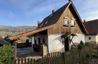 Haus kaufen in Alte Weinstraße 33, 98554 Benshausen, In schöner Ortsrand-/ Aussichtslage: Gepfl. EFH, u. a. mit Wintergarten, Kaminofen, Fußbodenheizung