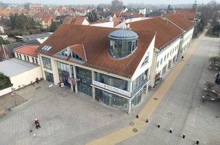 Anlageobjekt in Wallpromenade 26, 39606 Osterburg, Einkaufszentrum mit Wohnraum und guter Rendite in Osterburg