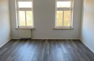 Wohnung mieten in Theodor-Körner-Platz 14, 09130 Chemnitz, Am Park! Günstige 2,5-Zi. mit Aufzug, Einbauküche, Laminat, Abstellraum und Dusche!