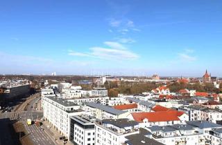 Wohnung kaufen in 18057 Kröpeliner Tor-Vorstadt, Gute Aussicht für Eigennutzer - Wohnung in Innenstadtlage von Rostock mit Wasserblick!
