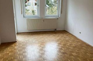 Wohnung kaufen in 74348 Lauffen, 2 1/2-Zimmer-Eigentumswohnung im 2. OG eines Mehrfamilienhauses in Lauffen