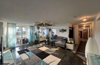 Wohnung kaufen in 78713 Schramberg, Großzügige 4-Zimmer-Eigentumswohnung mit Balkon, Gartenanteil, Gartenhaus und zwei Kellerräumen!